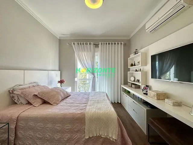 Casa com 500m² 4 quartos e 6 banheiros, à venda, no bairro Vila Oliveira em Mogi das Cruzes