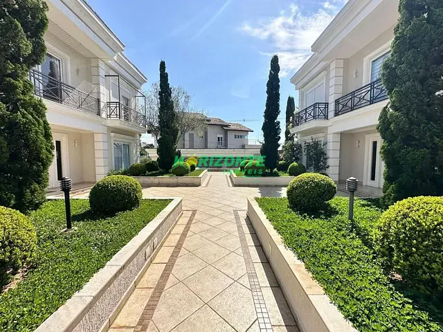 Casa com 500m² 4 quartos e 6 banheiros, à venda, no bairro Vila Oliveira em Mogi das Cruzes