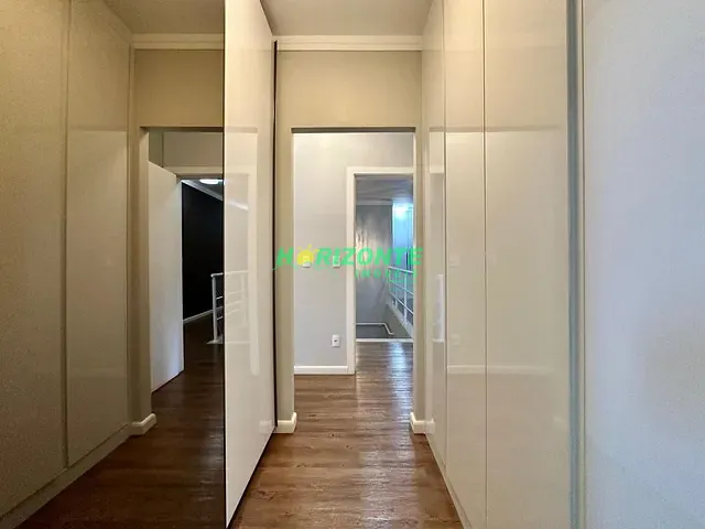 Casa com 500m² 4 quartos e 6 banheiros, à venda, no bairro Vila Oliveira em Mogi das Cruzes