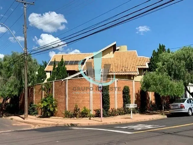Casa com 658m² 3 quartos e 6 banheiros, à venda, no bairro VILA VELOSA em ARARAQUARA