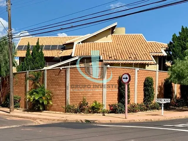 Casa com 658m² 3 quartos e 6 banheiros, à venda, no bairro VILA VELOSA em ARARAQUARA