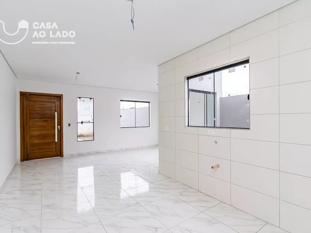 Casa 2 quartos e 1 banheiro, à venda, no bairro Maria Antonieta em Curitiba