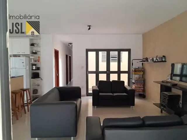 Casa com 300m² 3 quartos e 3 banheiros, à venda, no bairro Vila Santos em Caçapava