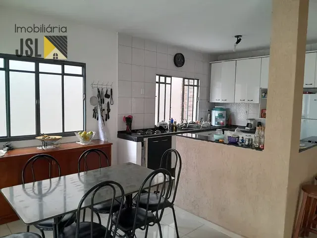 Casa com 300m² 3 quartos e 3 banheiros, à venda, no bairro Vila Santos em Caçapava