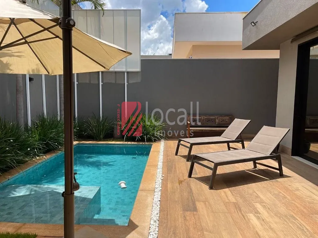 Casa com 3 quartos à venda, 266m² — foto 2 de 18