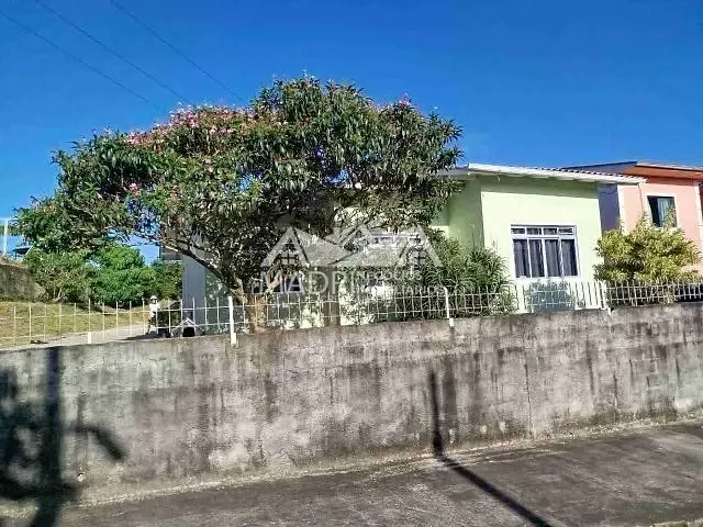 Casa 3 quartos e 2 banheiros, à venda, no bairro Madri em Palhoça