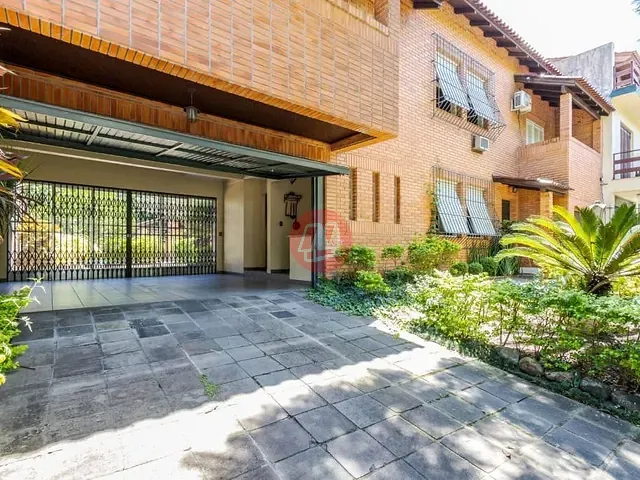 Casa com 494m² 5 quartos e 5 banheiros, à venda, no bairro Rio Branco em Porto Alegre