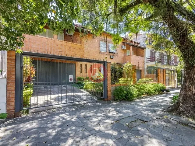 Casa com 494m² 5 quartos e 5 banheiros, à venda, no bairro Rio Branco em Porto Alegre