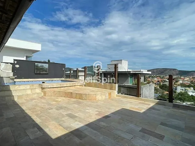 Casa com 350m² 3 quartos e 2 banheiros, para alugar, no bairro Camboinhas em Niterói
