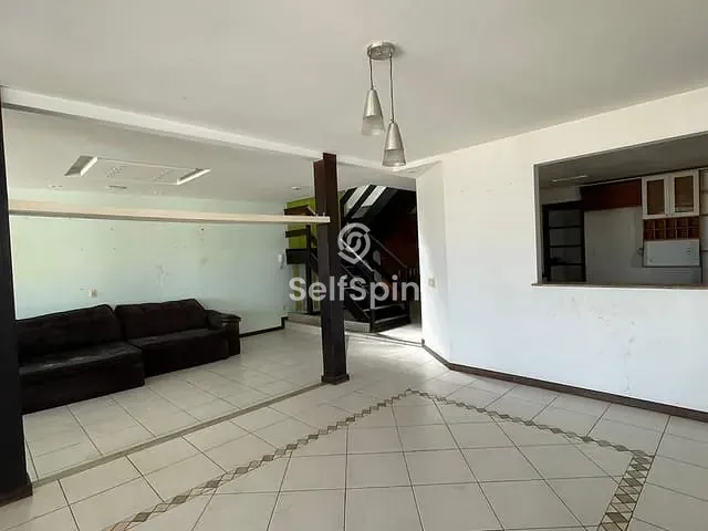 Casa com 350m² 3 quartos e 2 banheiros, para alugar, no bairro Camboinhas em Niterói