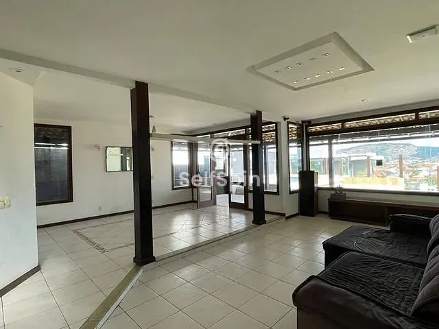Casa com 350m² 3 quartos e 2 banheiros, para alugar, no bairro Camboinhas em Niterói