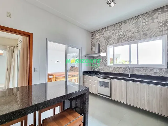 Casa com 260m² 4 quartos e 4 banheiros, à venda, no bairro Urbanova em São José dos Campos
