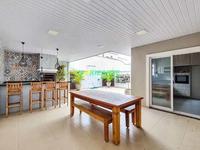 Casa com 260m² 4 quartos e 4 banheiros, à venda, no bairro Urbanova em São José dos Campos