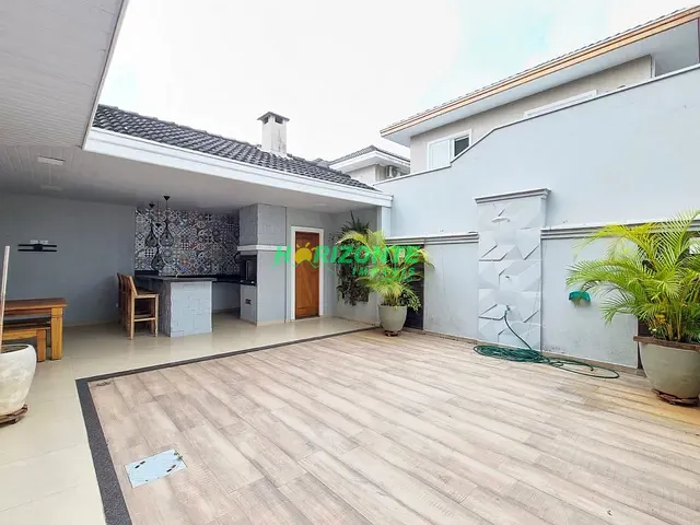 Casa com 260m² 4 quartos e 4 banheiros, à venda, no bairro Urbanova em São José dos Campos