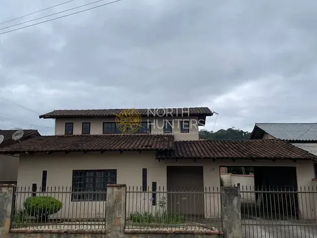 Casa com 106m² 3 quartos e 2 banheiros, à venda, no bairro Jardim Sofia em Joinville