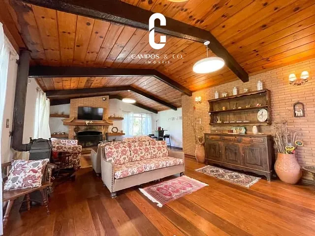 Casa com 1450m² 5 quartos e 4 banheiros, à venda, no bairro Jardim Do Embaixador em Campos Do Jordão