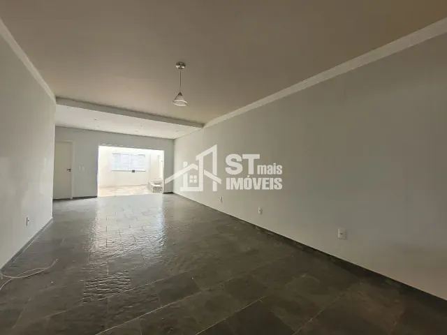 Casa com 327m² 4 quartos e 1 banheiro, à venda, no bairro Centro em Andradas