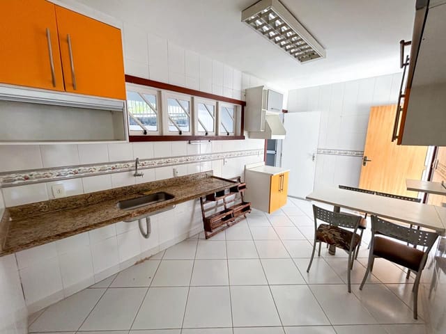 Casa com 282m² 3 quartos e 3 banheiros, à venda, no bairro Glória em Macaé