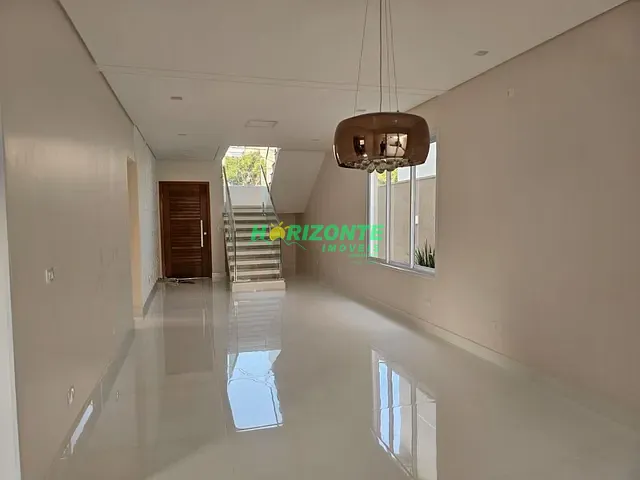 Casa com 250m² 4 quartos e 5 banheiros, à venda, no bairro Urbanova em São José dos Campos