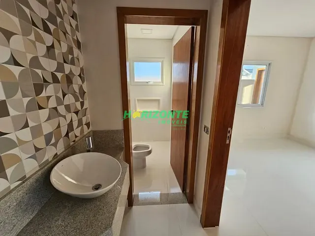 Casa com 250m² 4 quartos e 5 banheiros, à venda, no bairro Urbanova em São José dos Campos