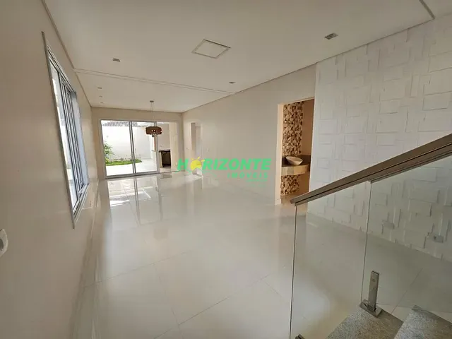 Casa com 250m² 4 quartos e 5 banheiros, à venda, no bairro Urbanova em São José dos Campos