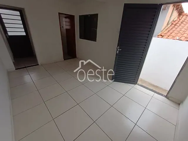 Casa com 60m² 2 quartos e 2 banheiros, para alugar, no bairro Conjunto Habitacional 31 de Março em Santa Bárbara D'Oeste