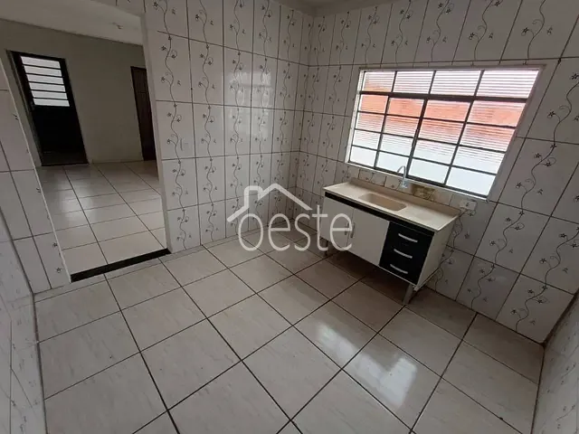 Casa com 60m² 2 quartos e 2 banheiros, para alugar, no bairro Conjunto Habitacional 31 de Março em Santa Bárbara D'Oeste