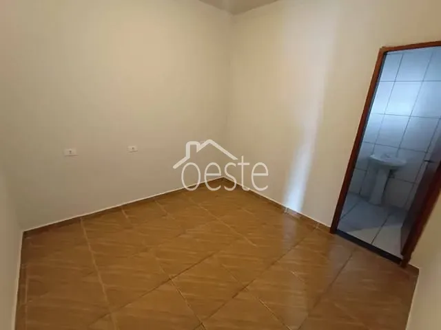 Casa com 60m² 2 quartos e 2 banheiros, para alugar, no bairro Conjunto Habitacional 31 de Março em Santa Bárbara D'Oeste