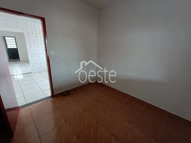 Casa com 60m² 2 quartos e 2 banheiros, para alugar, no bairro Conjunto Habitacional 31 de Março em Santa Bárbara D'Oeste