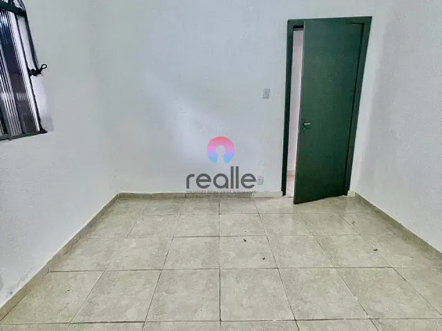 Casa 3 quartos e 1 banheiro, para alugar, no bairro Glória em Belo Horizonte