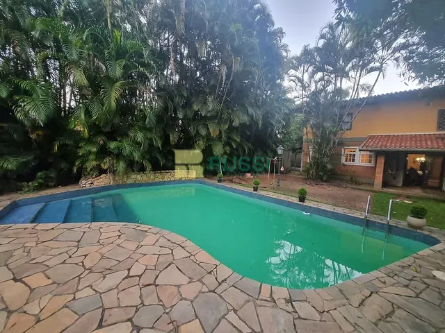 Casa com 2500m² 4 quartos e 6 banheiros, à venda, no bairro Jardim Uirá em São José dos Campos