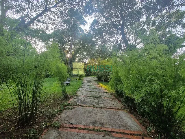 Casa com 2500m² 4 quartos e 6 banheiros, à venda, no bairro Jardim Uirá em São José dos Campos