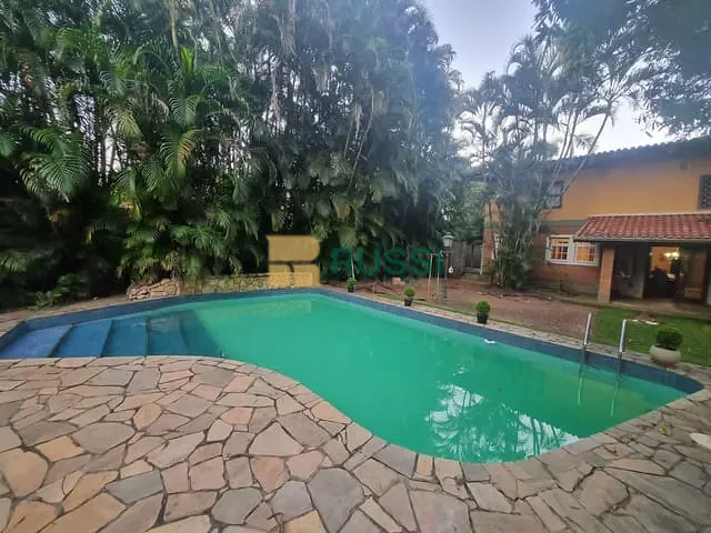 Casa com 2500m² 4 quartos e 6 banheiros, à venda, no bairro Jardim Uirá em São José dos Campos
