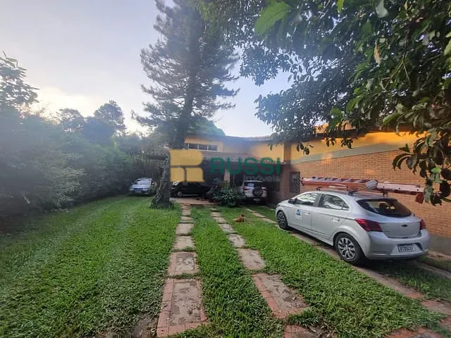Casa com 2500m² 4 quartos e 6 banheiros, à venda, no bairro Jardim Uirá em São José dos Campos