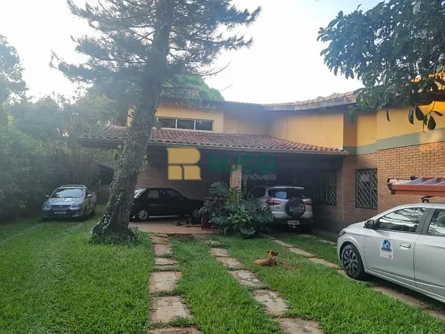 Casa com 2500m² 4 quartos e 6 banheiros, à venda, no bairro Jardim Uirá em São José dos Campos