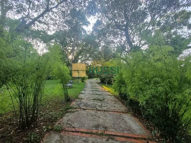Casa com 2500m² 4 quartos e 6 banheiros, à venda, no bairro Jardim Uirá em São José dos Campos