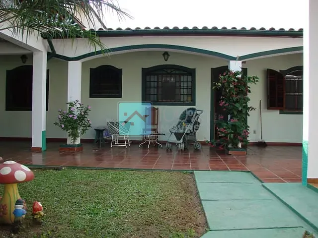 Casa com 300m² 3 quartos e 2 banheiros, à venda, no bairro Ipiranga em Caraguatatuba