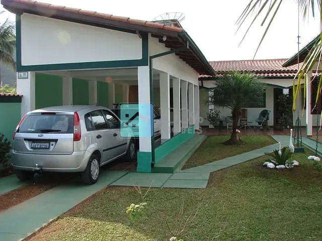 Casa com 300m² 3 quartos e 2 banheiros, à venda, no bairro Ipiranga em Caraguatatuba