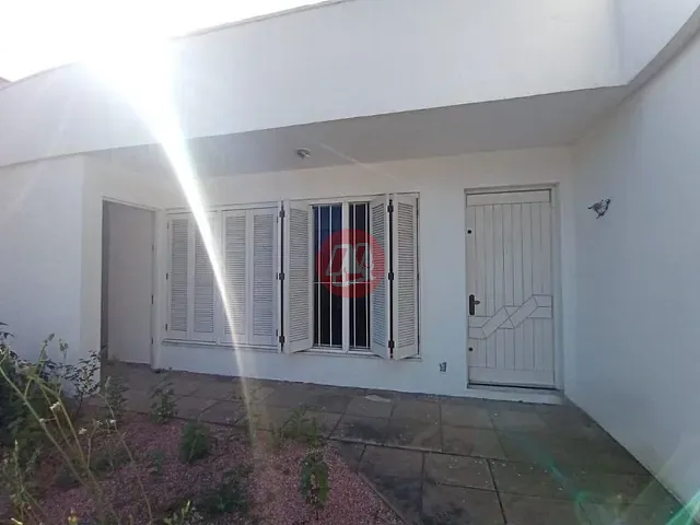 Casa com 390m², para alugar, no bairro Chácara das Pedras em Porto Alegre