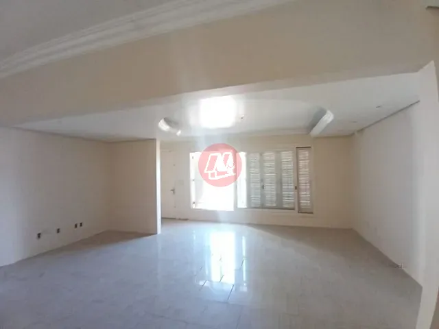 Casa com 390m², para alugar, no bairro Chácara das Pedras em Porto Alegre