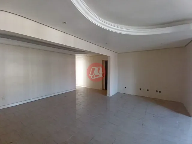 Casa com 390m², para alugar, no bairro Chácara das Pedras em Porto Alegre