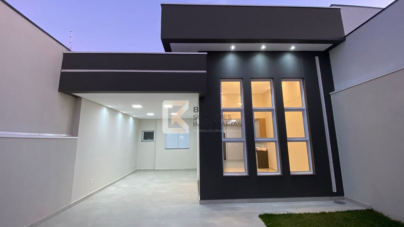 Casa à venda com 3 quartos, 116m² - Foto 1