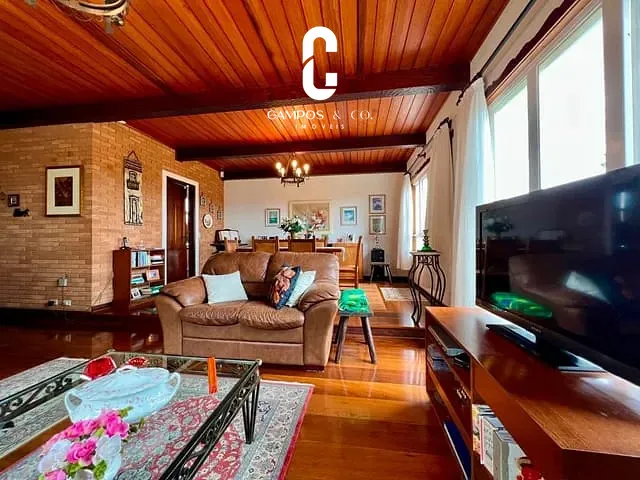 Casa com 2542m² 5 quartos e 4 banheiros, à venda, no bairro Manancial em Campos Do Jordão