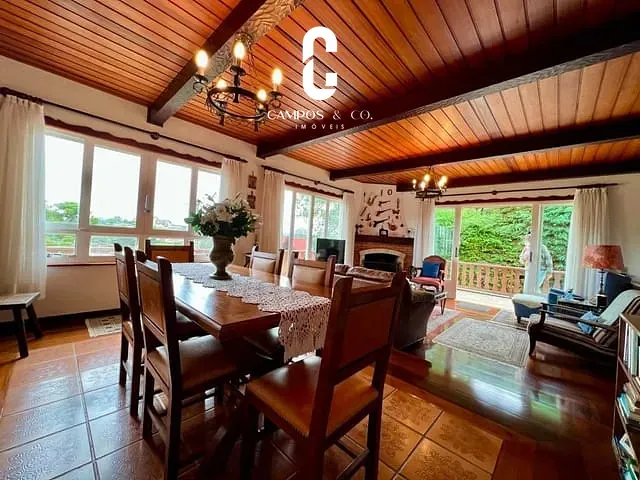 Casa com 2542m² 5 quartos e 4 banheiros, à venda, no bairro Manancial em Campos Do Jordão
