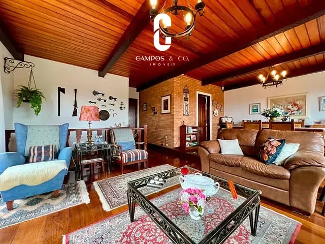 Casa com 2542m² 5 quartos e 4 banheiros, à venda, no bairro Manancial em Campos Do Jordão