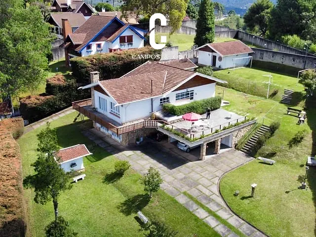 Casa com 2542m² 5 quartos e 4 banheiros, à venda, no bairro Manancial em Campos Do Jordão