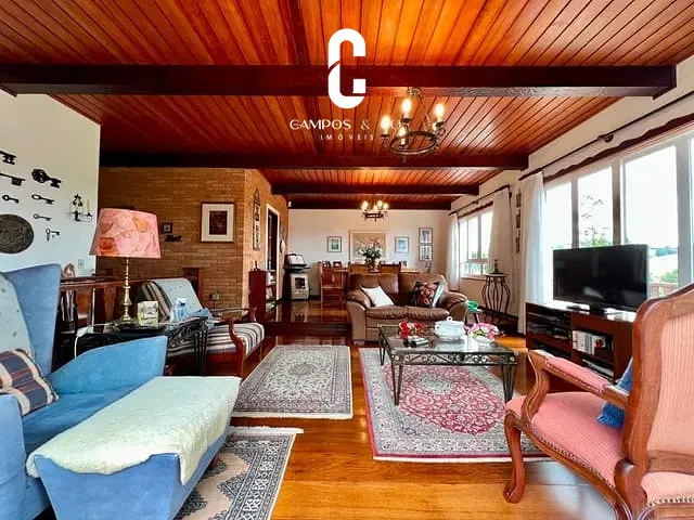 Casa com 2542m² 5 quartos e 4 banheiros, à venda, no bairro Manancial em Campos Do Jordão