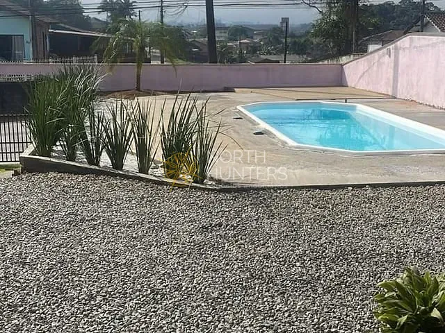 Casa com 120m² 3 quartos e 2 banheiros, à venda, no bairro Paranaguamirim em Joinville