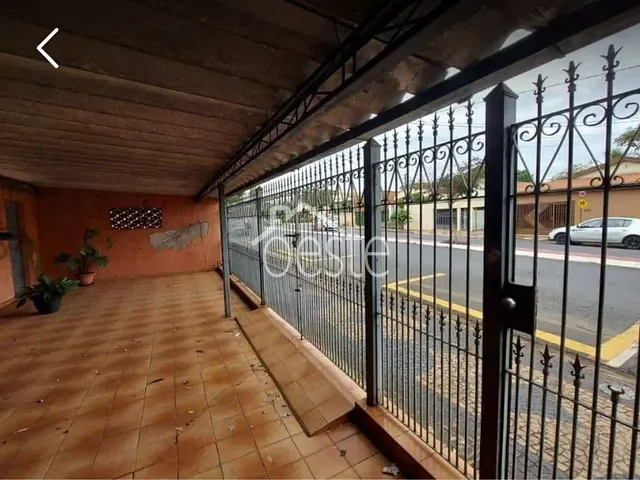 Casa com 250m² 3 quartos e 1 banheiro, à venda, no bairro Vila Oliveira em Santa Bárbara D'Oeste