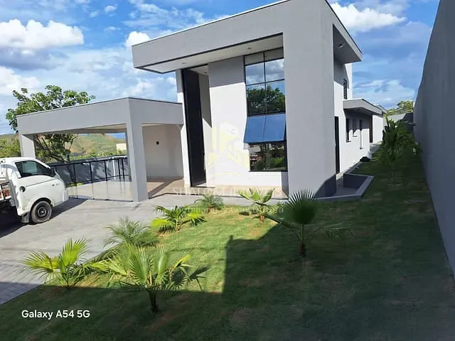 Casa com 1000m² 5 quartos e 4 banheiros, à venda, no bairro Novo Santos Dumont em Lagoa Santa